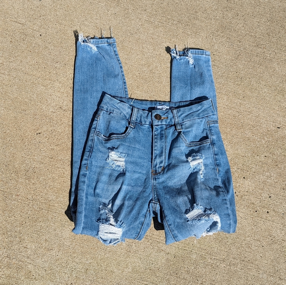 Rue 21 heavy distressed skinny jeans